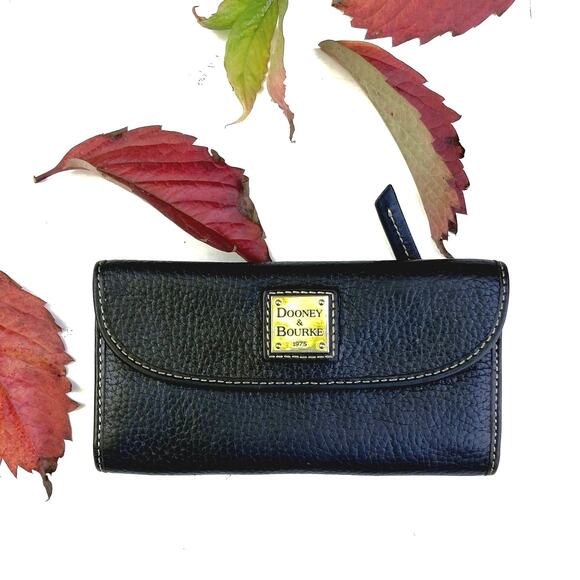 Vintage Dooney & Bourke Pebbled Leather Wallet | 90s Classic Black Fall Staple - Picture 1 of 10